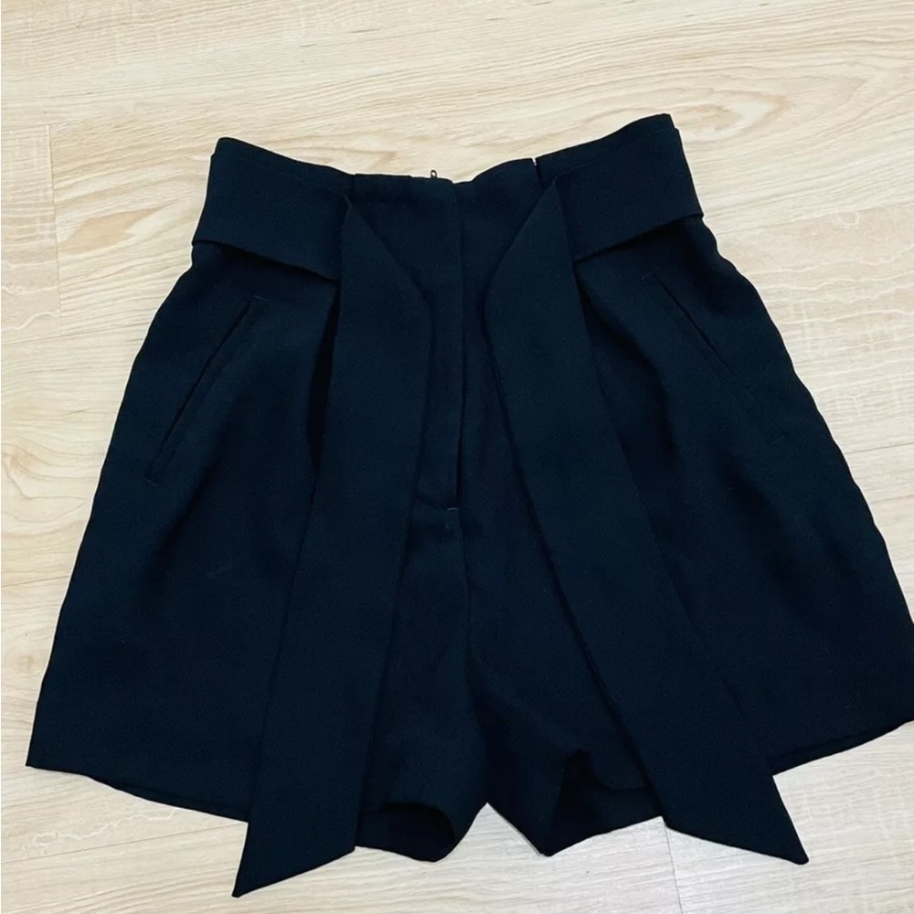 H&M Womens Black Shorts Wide Leg, Pockets Size 2 Silky